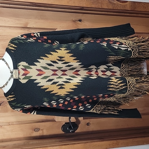 Cotton & Rye Reno Fringe Poncho w/ Sleeves - Picture 2 of 15
